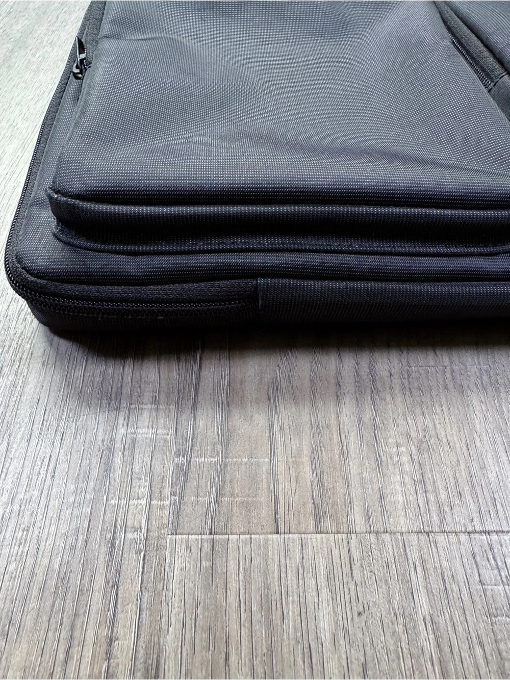 Tomtoc bag built